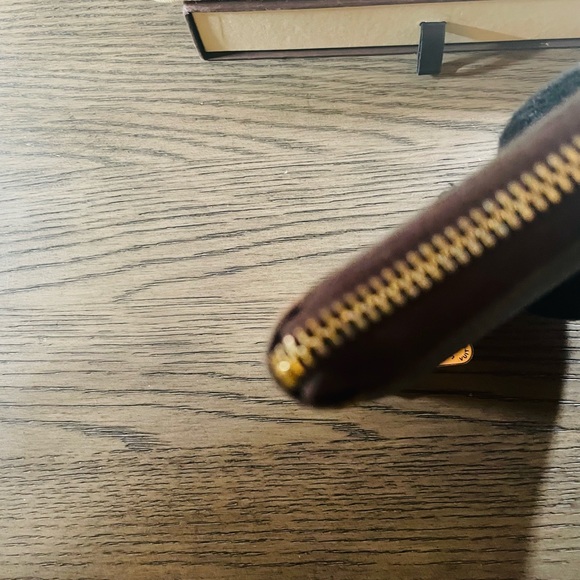Louis Vuitton Zippy Wallet in Monogram-still for sale - Picture 7 of 17